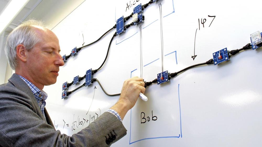 Jan-Åke Larsson and his co-workers have also supplemented their theoretical simulations with a physical version built with electronic components. The gates are similar to those used in quantum computers, and the toolkit simulates how a quantum computer works. Photo Karl Ofverstrom.