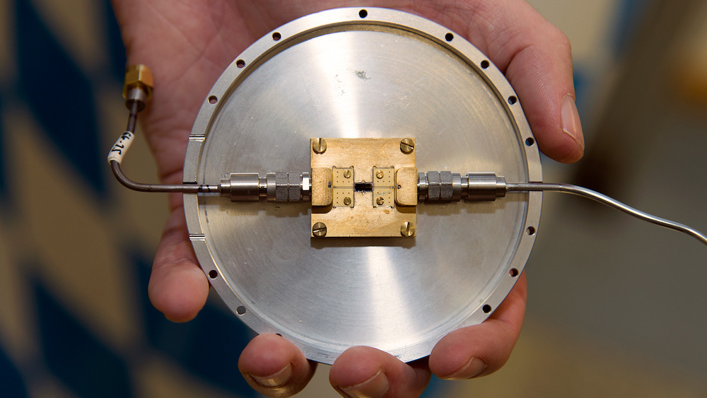 Quantum circuit, developed at the Walther-Meissner-Institut (WMI), which can be used to produce restricted microwave states. Image courtesy of TUM.