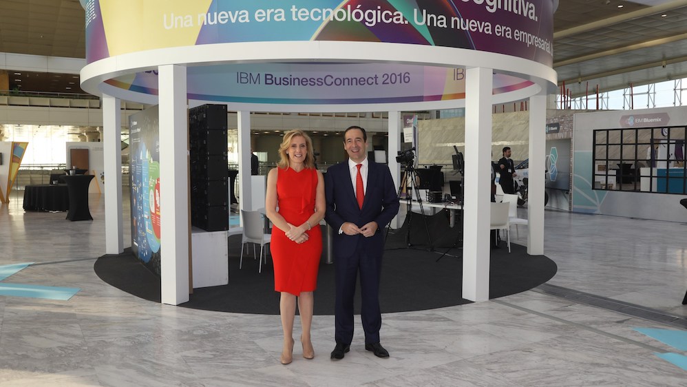Marta Martínez, GM, IBM SPGI (Spain, Portugal, Greece & Israel) and CaixaBank CEO, Gonzalo Gortázar.